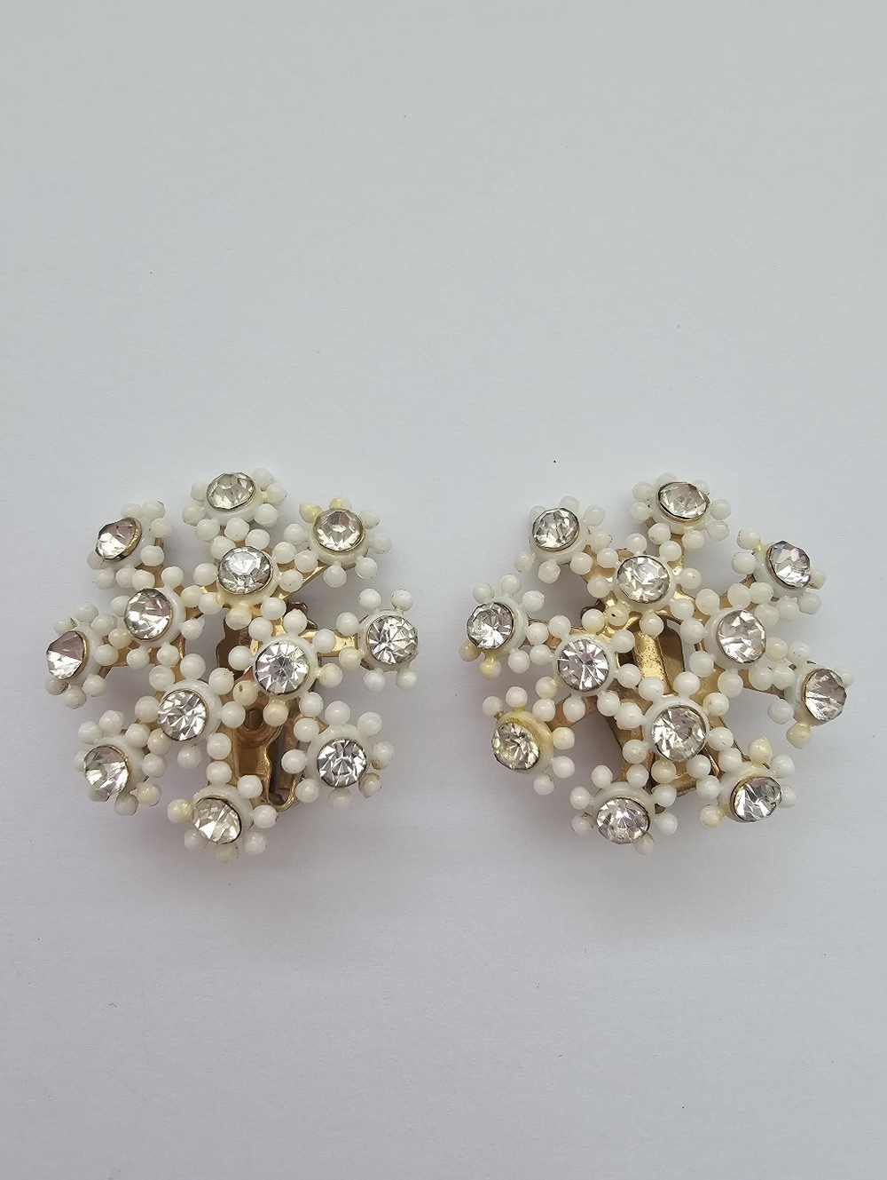 Vintage 1950s Atomic Starburst Earrings – Lightweight White Cluster & Rhinestone